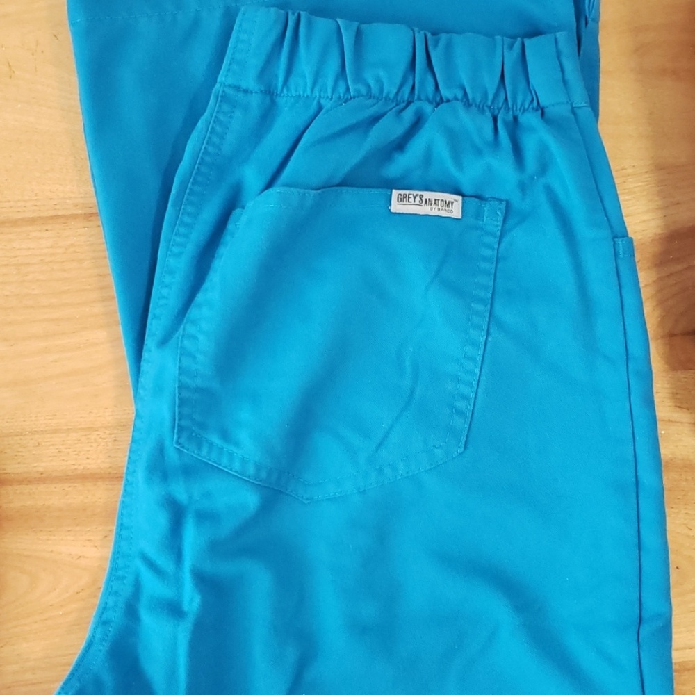 Scrubs - Picture 3 of 3